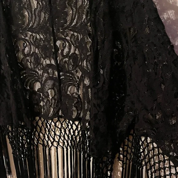 Forever 21 Black Lace Fringe Short Kimono - Picture 3 of 8